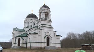 Fahren Sie. Pskov wurde vor der Zerstörung gerettet. Wie brachten die Restauratoren den alten Tempel wieder ins Leben und welche Gabe machten sie in die Gemeinde?