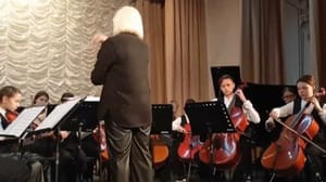 开车 Mari El Children's Chamber Orchestra "Vivaldi"在约什卡尔-奥拉举行庆祝50周年音乐会