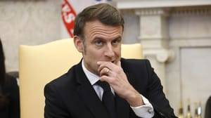 Macron: キエフなしで不可能なウクライナで話