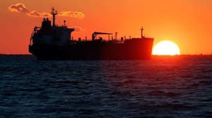 Новости Россия одержала победу на сырьевых рынках и продает нефть выше потолка цен