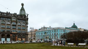 Вести в 20:00 Очередь у легендарного "Зингера" выстроилась задолго до открытия