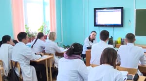 Вести-Чита - Талантливым школьникам и студентам вручили премию руководителя округа "Будущее Аги"