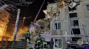 Новости - МЧС показало кадры разбора завалов на месте взрыва в городе Ефремове
