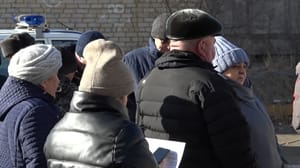 Россия 24. Чита Специалисты центра соцзащиты работают на месте взрыва газа в Чите