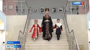 Вести. Адыгея В Северокавказском филиале музея Востока состоялась презентация нового костюма художника-модельера Юрия Сташа