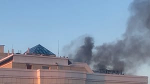 Вести-Чита Крупный пожар произошел в гостинице "Монблан" в Чите