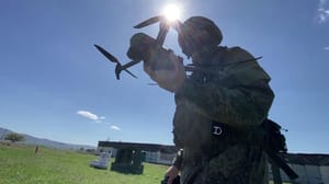 Вести Российские военнослужащие тренируются в управлении дронами
