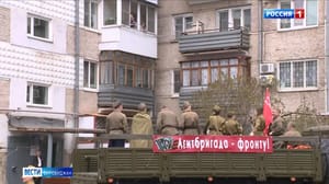 Вести-Биробиджан Песни военных лет звучали сегодня во дворе участника Великой Отечественной Михаила Золотых