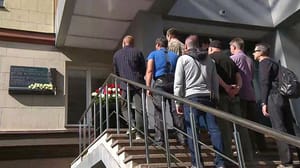 Вести - Журналисты ВГТРК почтили память коллег Антона Волошина и Игоря Корнелюка