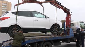 Вести. Регион-Тюмень Припаркованные с нарушениями правил машины эвакуировали с привокзальной площади Тюмени