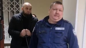 Новости Сломавшего шлагбаум в петербургском дворе хулигана отправили за решетку