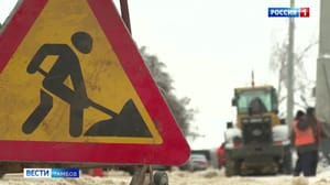 ВестиТамбов В Тамбове городские службы продолжают убирать снег и избавляться от наледи на дорогах