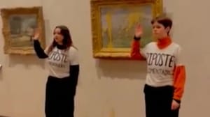 Новости В музее Лиона облили супом картину Моне