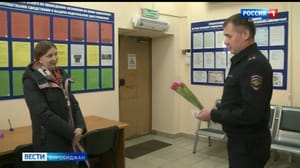Вести-Биробиджан Госавтоинспекторы поздравили с наступающим женским днем жительниц Биробиджана