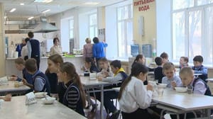 Вести. Приморье Оплата обеда по-новому: с чем столкнулись ученики в школьных столовых?