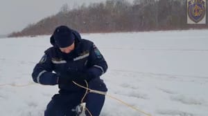 Вести – Амурская область Лед на реке Уркан подорвали в Зейском округе