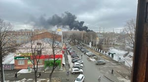 Новости Сильный пожар начался в одном из цехов Уралмашзавода