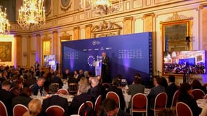 Факты Глава Пентагона забрал 83% будущей помощи Киеву для ВПК США