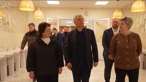 Вести. Саратов Вячеслав Володин в ходе рабочей поездки посетил школу №103 в Ленинском районе