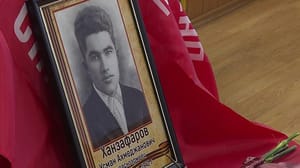 Вести. Орел - Орловские поисковики передали останки красноармейца на малую родину