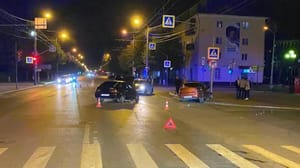 Вести. Марий Эл Два пассажира автомобиля пострадали из-за неудачного поворота на перекрёстке в Йошкар-Оле