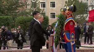 Новости Путин и Хурэлсух возложили венок к памятнику Жукову