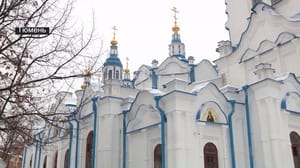 Вести. Регион-Тюмень Сотни тюменцев приняли участие в праздничном богослужении в Знаменском соборе