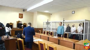 Вести. Дежурная часть Четверо поджигателей-диверсантов в Новосибирске сели на скамью подсудимых