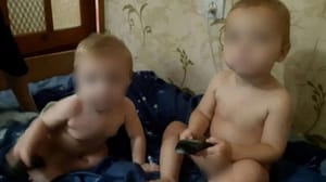 Мама погибших в пожаре маленьких детей предстанет перед судом в Новосибирске