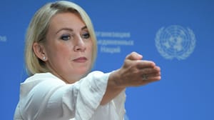 Zakharova ha spiegato lo smantellamento di lettere davanti all'ambasciata americana a Mosca sostituendo lampadine