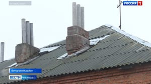 Вести. Иваново - В деревне Чертовищи Ивановской области жители жалуются на аварийное состояние кровли дома