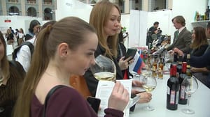 Новости В Гостином дворе обсуждают вина