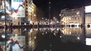 Новости В Белграде тысячи людей протестуют против плана Запада по Косово