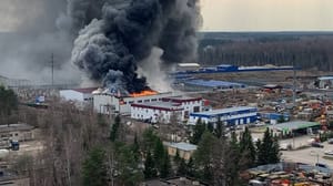 Новости На складе в Нахабине после взрыва начался сильный пожар