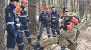 Вести – Амурская область Как найти человека и оказать первую помощь: амурские спасатели провели тренировку в лесу