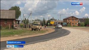 Вести. Кострома Гравийную центральную улицу костромского Завражья закатывают асфальтом