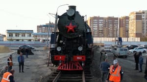 Вести. Марий Эл Паровоз занял своё место на пьедестале у железнодорожного вокзала Йошкар-Олы