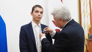 Вести. Мордовия - Глава Мордовии наградил 15-летнего юношу медалью "За проявленное мужество"