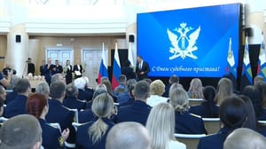 Вести. Белгород - Вячеслав Гладков поздравил в Белгороде судебных приставов