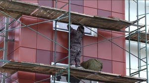 Вести. Волгоград В Дзержинском районе Волгограда завершается возведение еще одной школы-тысячника