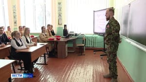 Вести-Курск Ветеран СВО провел урок мужества в Фатеже Курской области