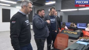 Вести. Псков Заслуженный артист России Ян Осин посетил Школу креативных индустрий в Пскове