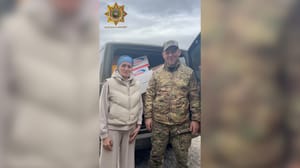 Россия 24. Чита Марат Мирхайдаров организовал доставку большой партии посылок для бойцов СВО