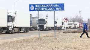 Вести в 20:00 На границе Латвии и России образовались километровые очереди