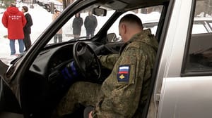 Вести Ульяновск Военнослужащие забрали из Ульяновска очередной гуманитарный груз – два автомобиля