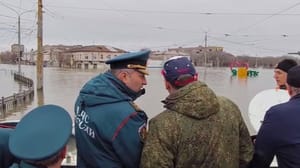 Новости Глава МЧС России проехал по затопленному Орску