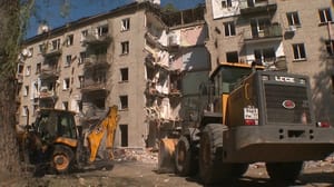 Новости Здание разрушенной ударом по Луганску пятиэтажки разобрали до подвала