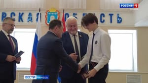 ВестиТамбов Глава региона вручил паспорта талантливым школьникам