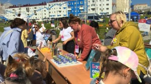 Вести. Магадан Семейный пикник "Родные-любимые" объединил горожан в парке "Маяк"