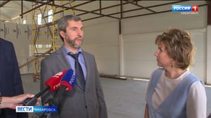 Вести. Хабаровск Трехкратный чемпион мира по каратэ побывал на площадке будущего модульного спортзала в Хабаровске